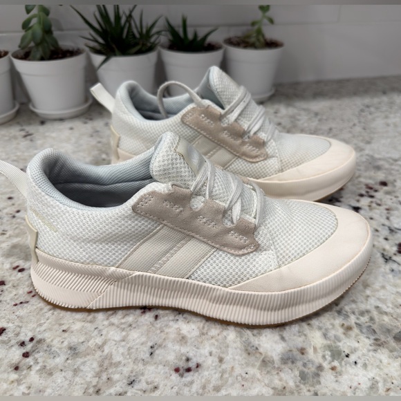 SOREL Women’s White/Cream Sneakers | Size 7 | Lightweight Casual Shoes - Picture 1 of 8